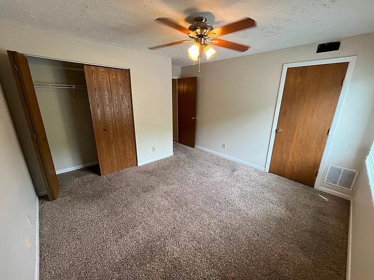 24 Woodland Hills Dr #11 — Photo 6