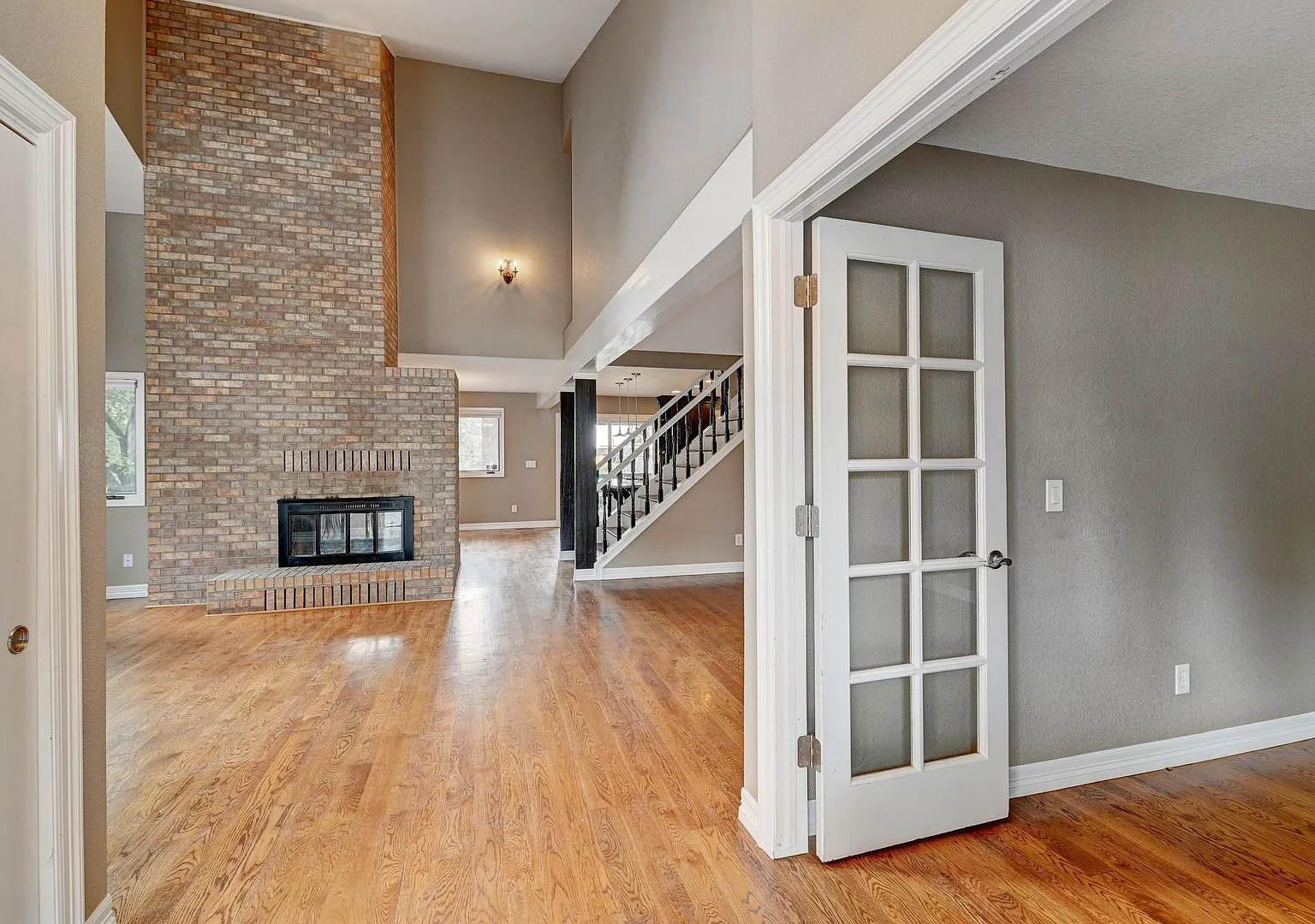 5 Bedroom 4 bath home with attached 2 car garage. — Photo 4