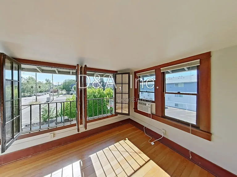 744 SW 14th St — Photo 11