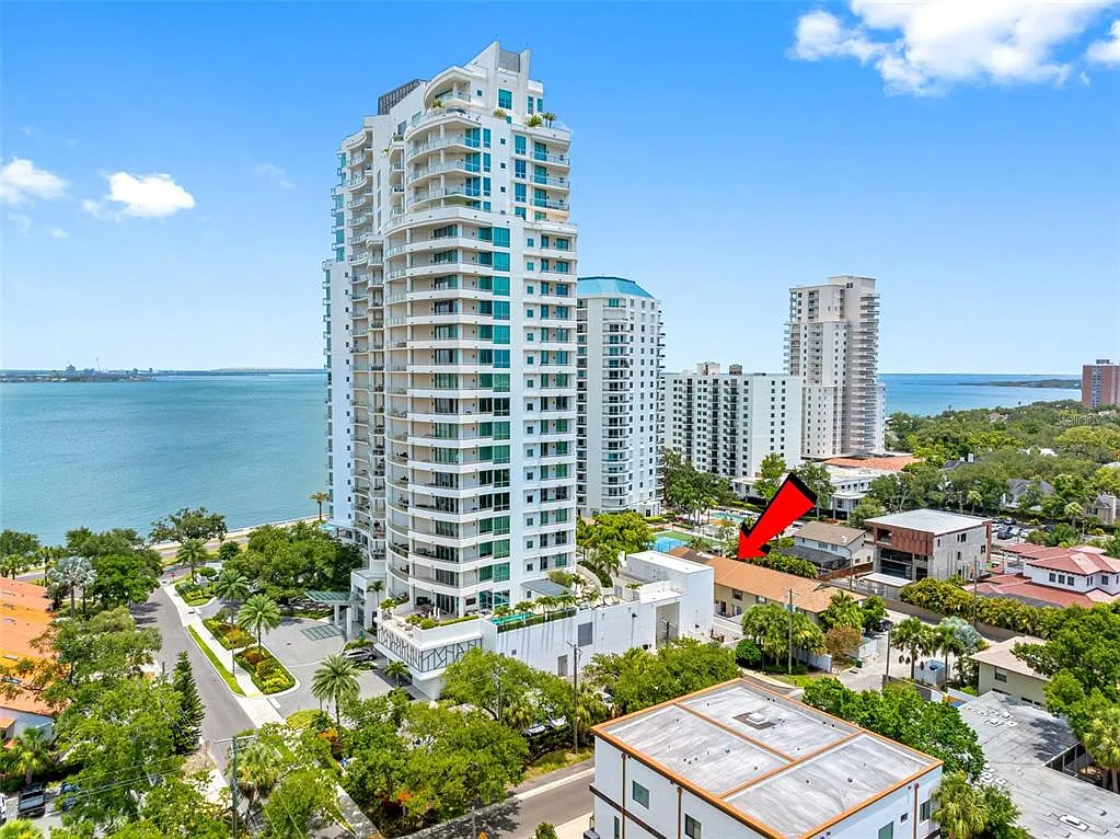 2 bed, 2.5 bath, 1424 sqft, $3,600 — Photo 3