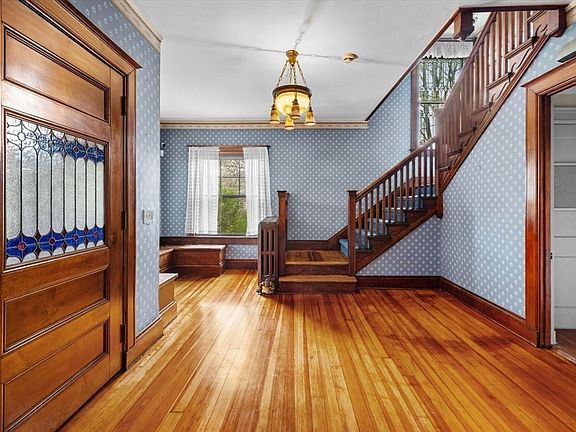 5th image of 186 Elm St