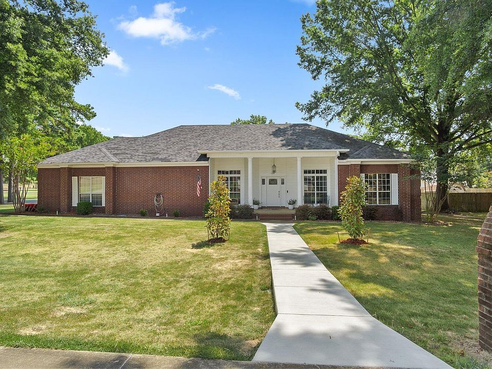 1st image of 504 Brandon Dr