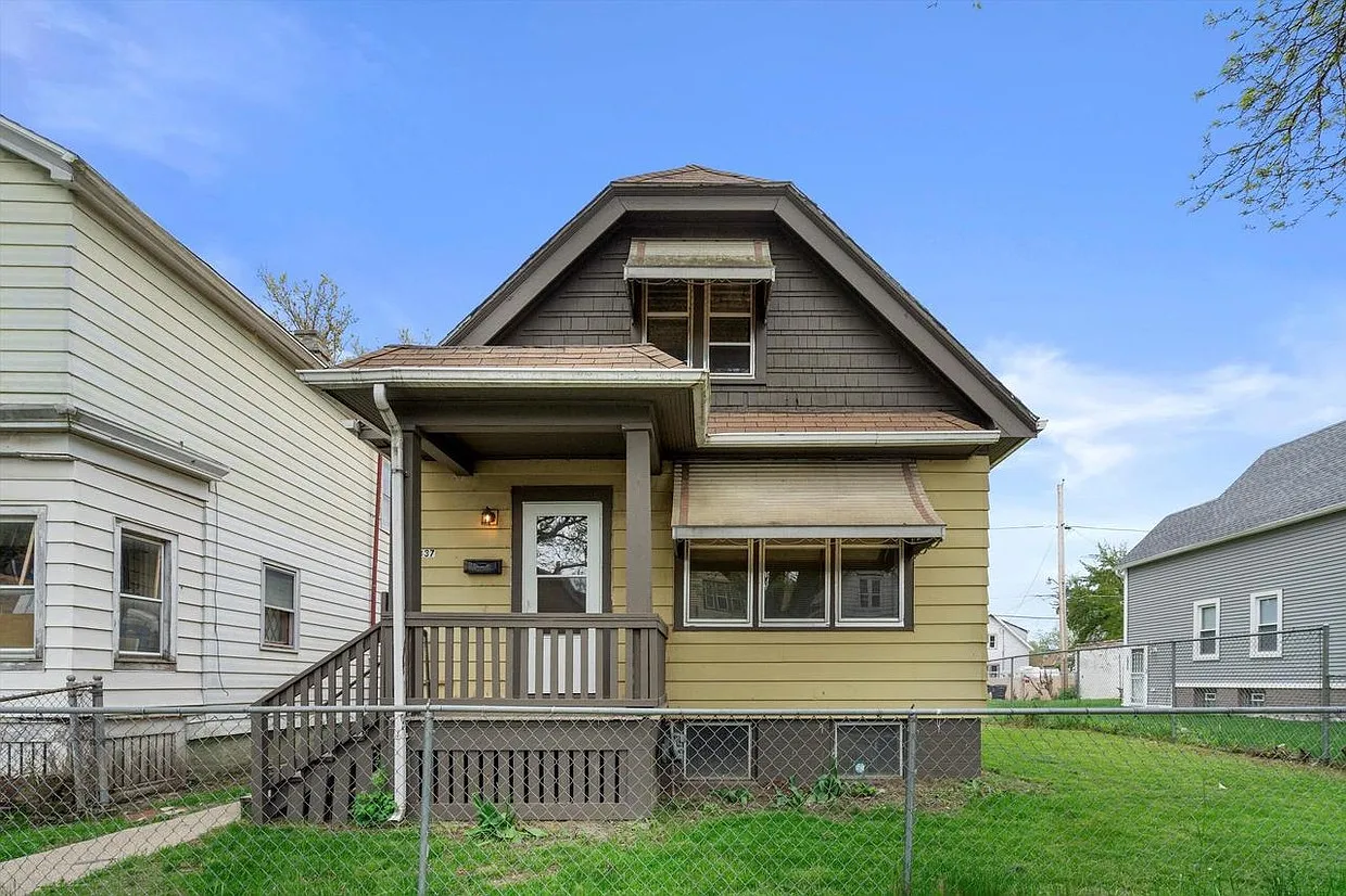 3 bed, $1,650 — Photo 1