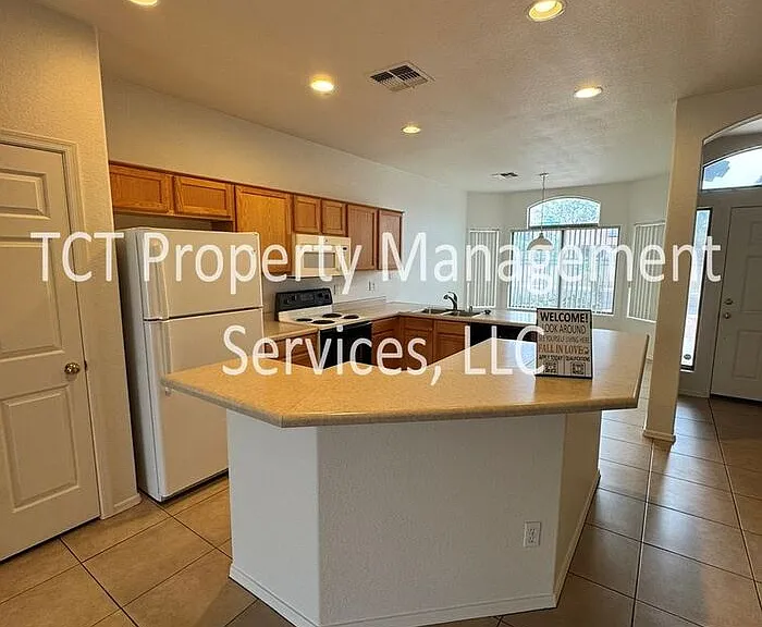 12859 W Sells Dr — Photo 4