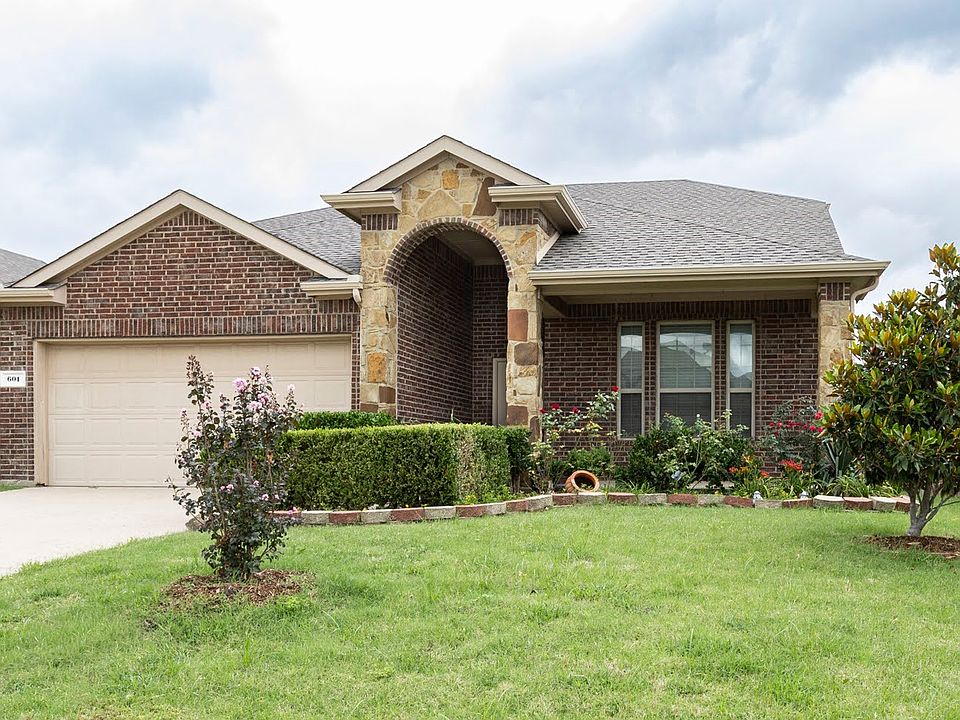 1st image of 601 Ivy Ln