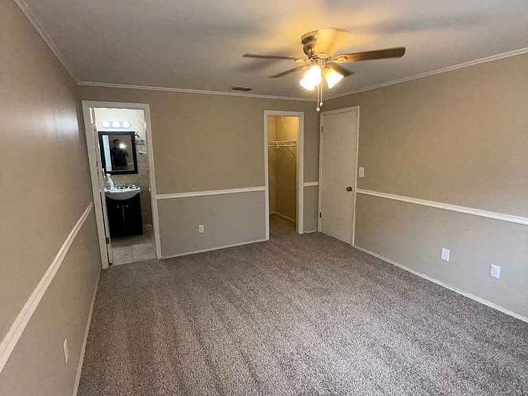 2717 Tina Ln — Photo 8
