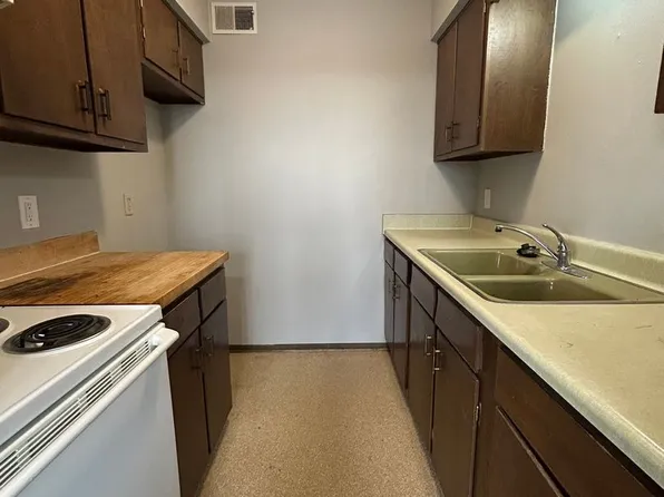 Eleganz Rentals (4625 N 56th Street), 4625 N 56th St APT 21, Omaha, NE 68104