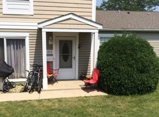 1317 Fall Ct #72B, Wheeling, IL 60090