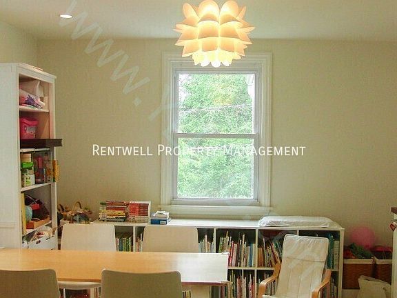 5th image of 508 Rock Glen Dr