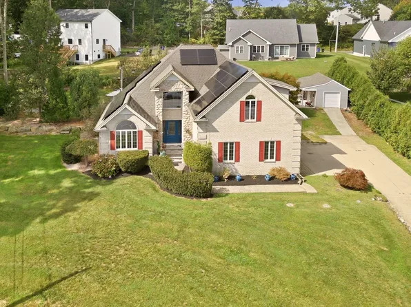 33 Flores Way, Fall River, MA 02721