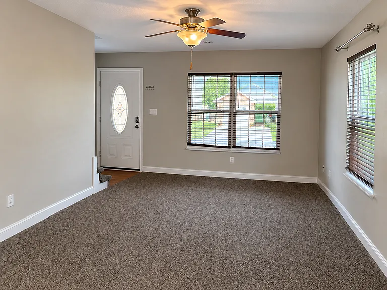 1005 Lennox Cir — Photo 5