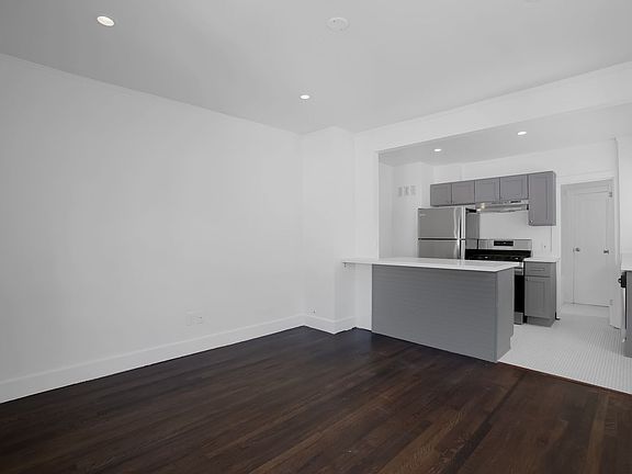 4th image of 221 W Micheltorena St APT 9
