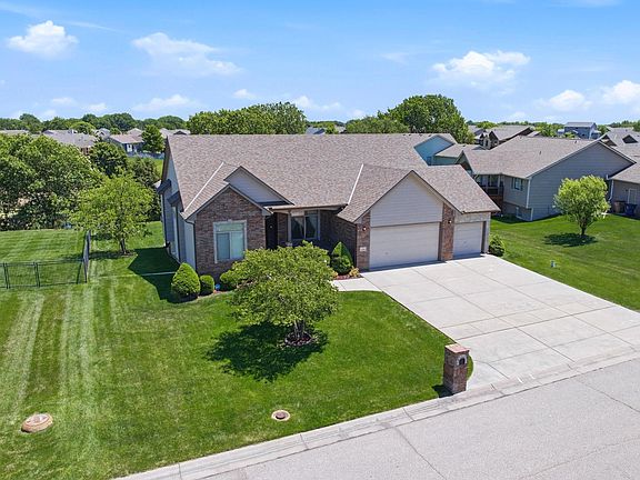 5th image of 616 S Saint Andrews Dr