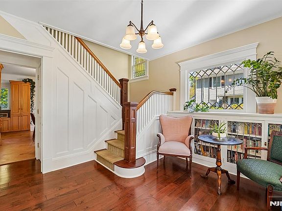 3rd image of 308 Woodside Ave