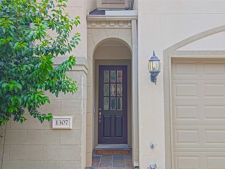 1307 Riverine Ct — Photo 3