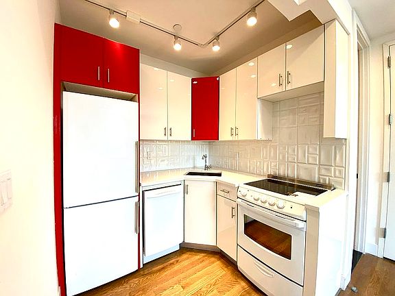 2nd image of 1424 Hancock St #4B