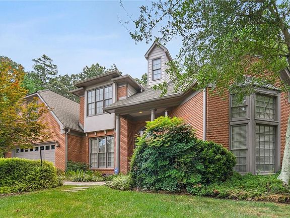 3rd image of 1037 Chippendale Trl