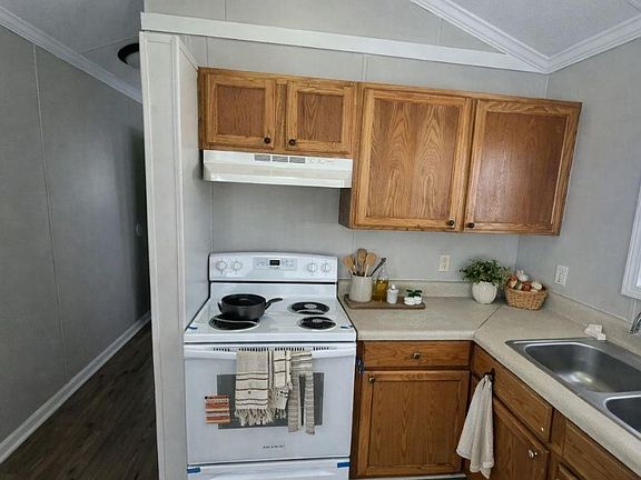 5th image of 1002 Locke St #100