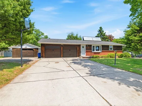 1532 North Rd, Green Bay, WI 54313