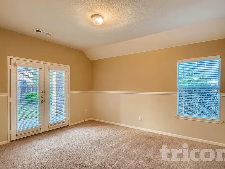 4203 Wildbriar Ln — Photo 4