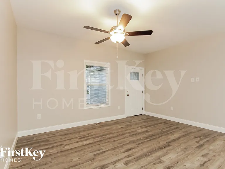 409 Lakeridge Dr — Photo 5