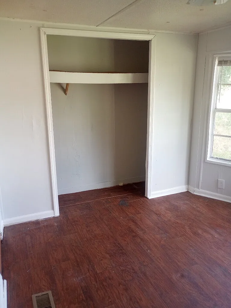 3 bed, 1.5 bath, $880 — Photo 3