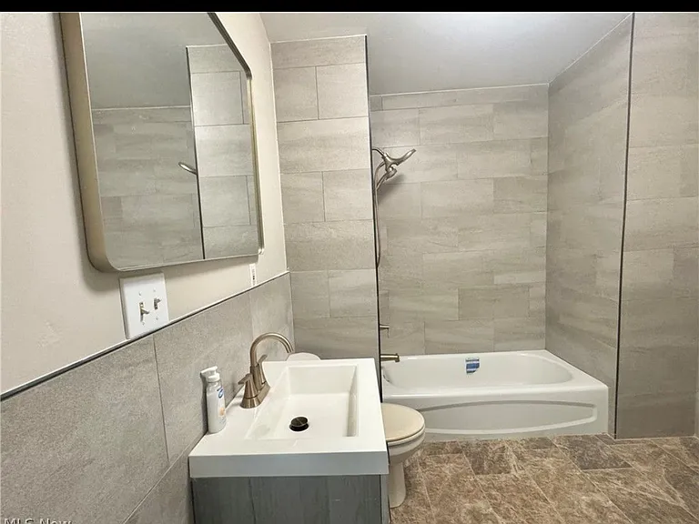 9606 Parmelee Ave — Photo 7