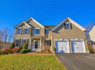 4700 Rolling Ridge Dr, Center Valley, PA 18034