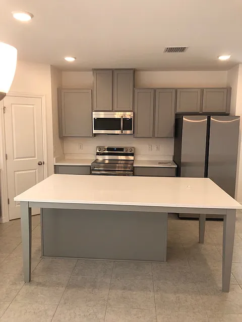 3 bed, 1694 sqft, $1,995 — Photo 2