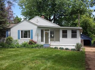 907 Prigge Rd, Saint Louis, MO 63138