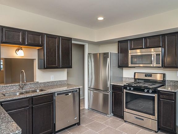4th image of 10630 Fairlawn Dr