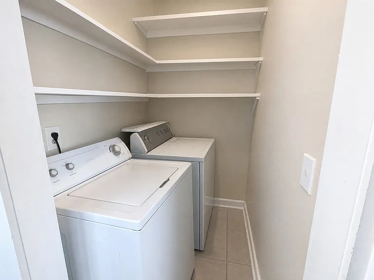 2115 Wallace St — Photo 10