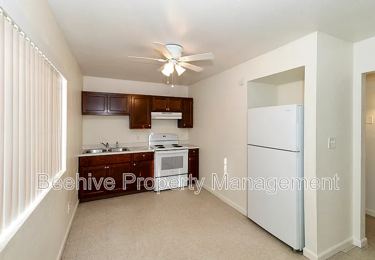 1040 N 28th St #8 — Photo 4