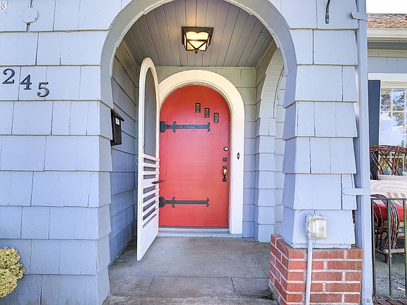 4th image of 245 W Hereford St