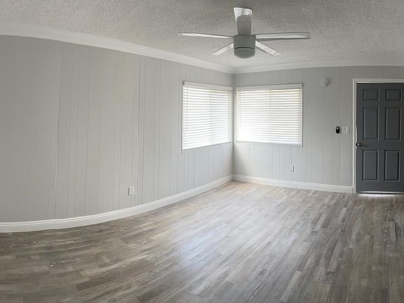 4th image of 3553 Denver Ave #3553