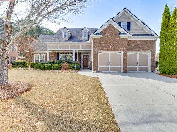 2557 Misty Rose Ln, Loganville, GA 30052