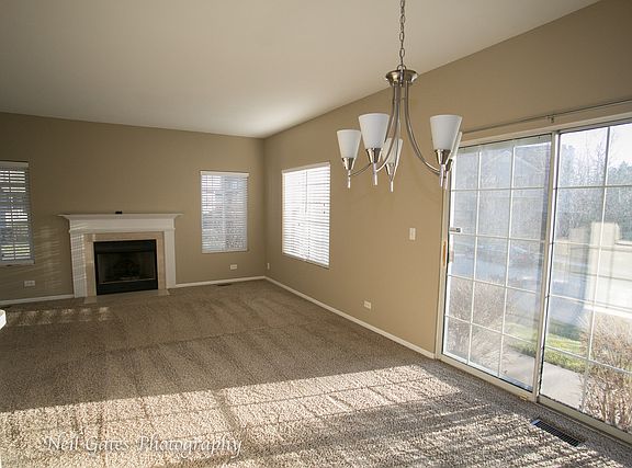 5th image of 243 Windsor Ct Unit A