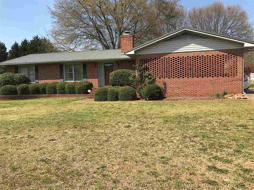2nd image of 202 Stonehaven Dr