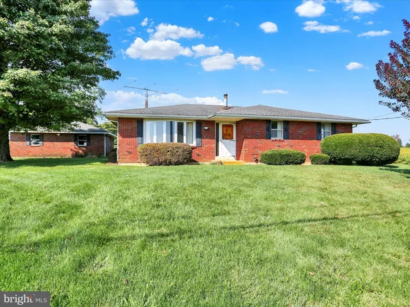 892 Valley Rd, Mertztown, PA 19539