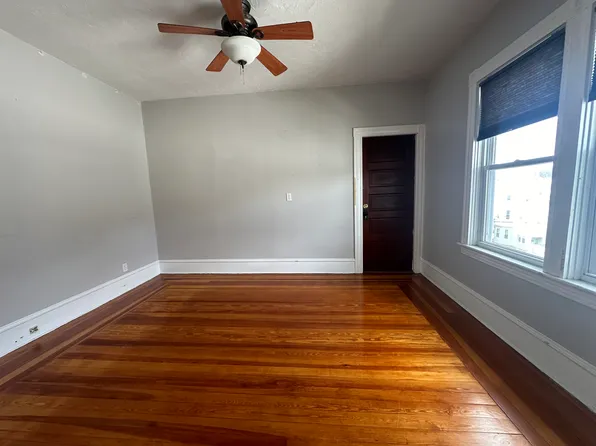 144 Barnes St APT 3, Fall River, MA 02723