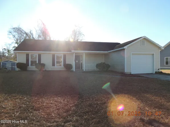 2439 Saddleridge Dr, Midway Park, NC 28544