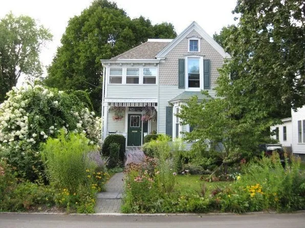 7 Locust Ave, Troy, NY 12180