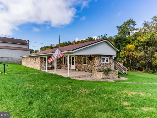 435 1st Ave, Burnham, PA 17009