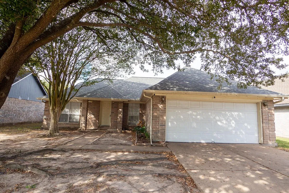 3 bed, 2.0 bath, 1223 sqft, $1,700 — Photo 1