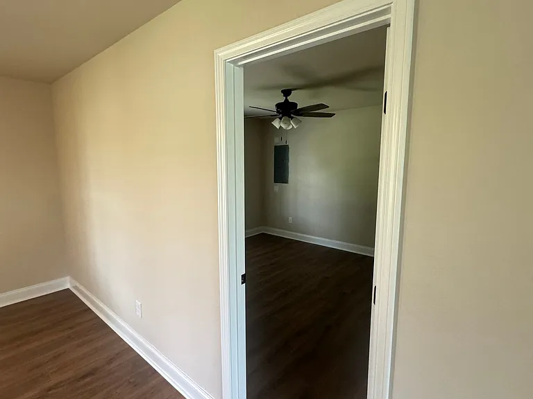 211 Wilson St — Photo 3
