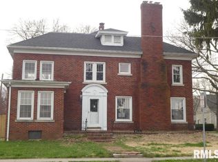 811 4th St, Pawnee, IL 62558