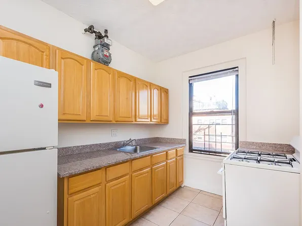 21-15 33rd St #3E, Astoria, NY 11105