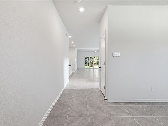 4th image of 233 Luna Ln
