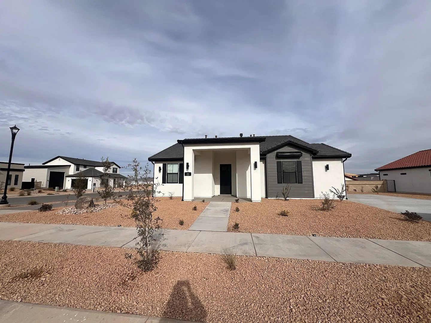 Jaw dropping Desert Color home! — Photo 3