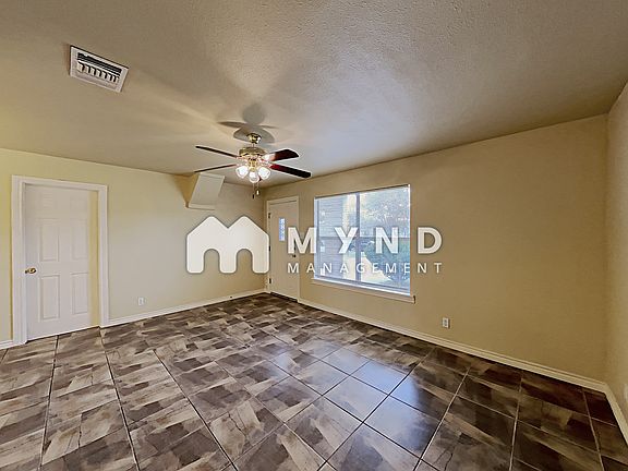 2nd image of 206 E Ackard Pl